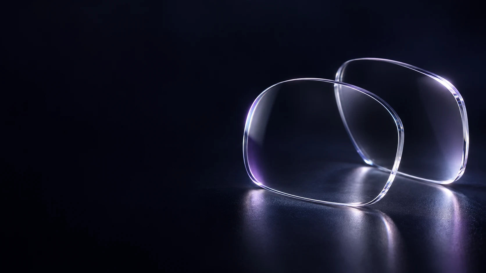 Clear ophthalmic lenses with softly illuminated edges